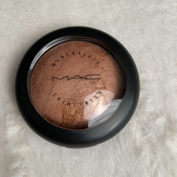 Mac Cosmetics Mineralize Skinfinish in CHEEKY BRONZE Rare - Picture 3 of 9